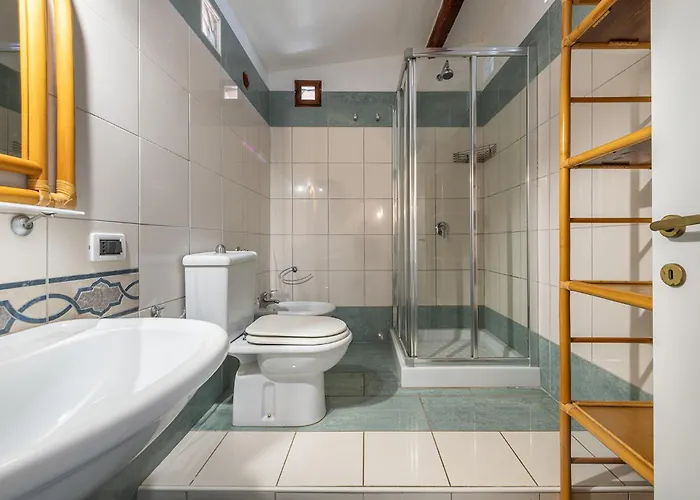 Elegante Wi-fi Gratis Con Terrazza Sul Mare Quasi A Toccare L'acqua Villa